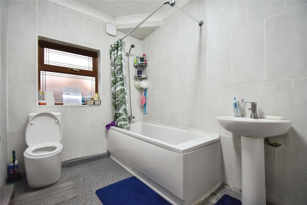 Property photo 3 of 15 Bathroom