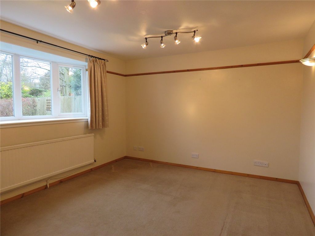 Property photo 2 of 11 Lounge