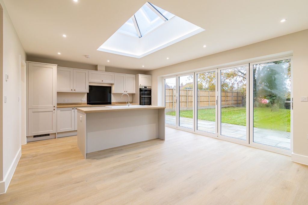 Property photo 3 of 40 2161373