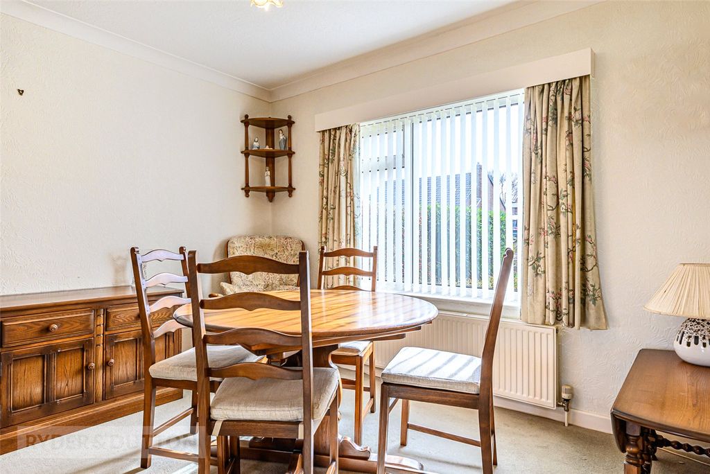 Property photo 3 of 18 Dining Area