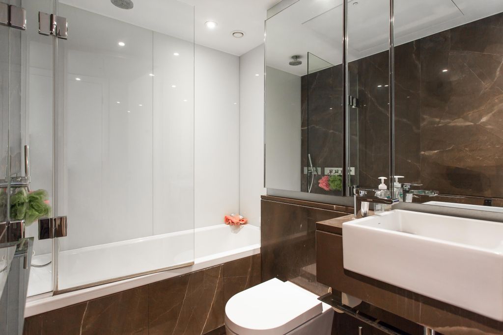 Property photo 3 of 8 Bathroom