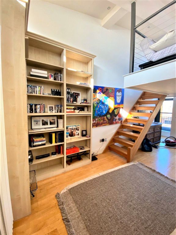 Property photo 1 of 15 A Stunning Two Double Bedroom, Two Bathroom Triplex Apartment Set Within A Secure Gated Development On Surrey Row, In The Heart Of Southwark.