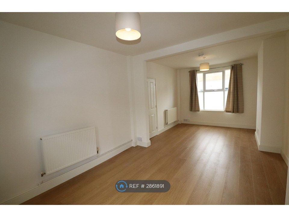 Property photo 3 of 10 Living Room