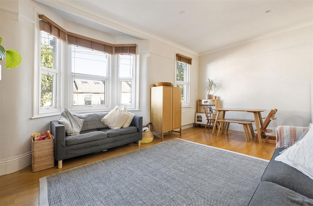 Property photo 3 of 22 Neville Road, E7