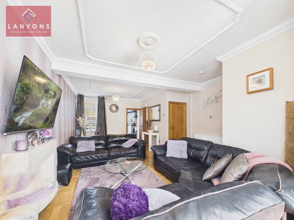 Property photo 3 of 19 Giraffe360-Still018