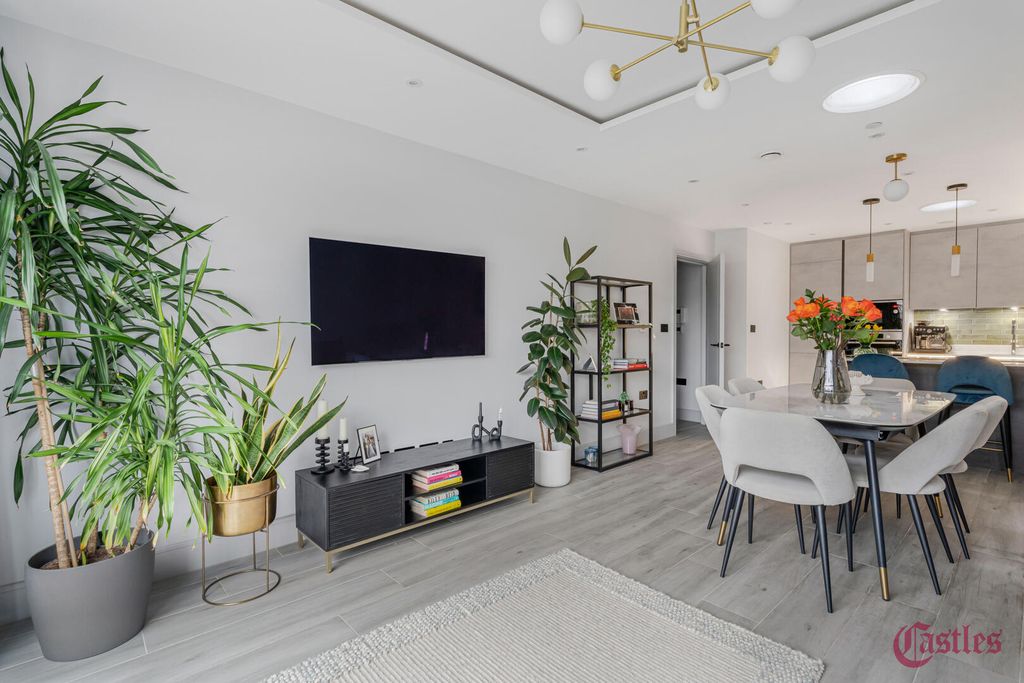 Property photo 2 of 23 Living Room