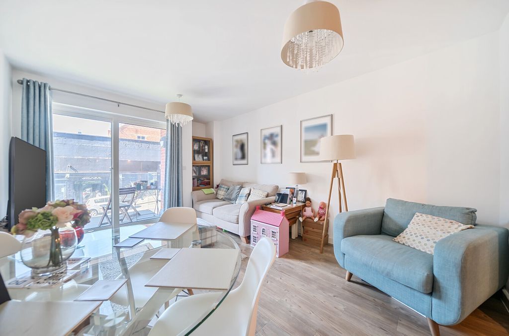 Property photo 3 of 18 20-68235F341F583-...