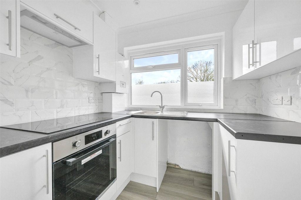 Property photo 3 of 12 Picture No. 02