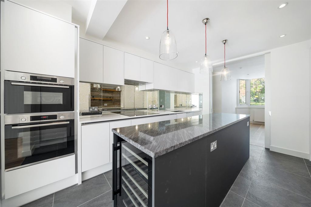 Property photo 3 of 20 27 Elsworthy Road Nw3 3BT-No Watermark-5.Jpg