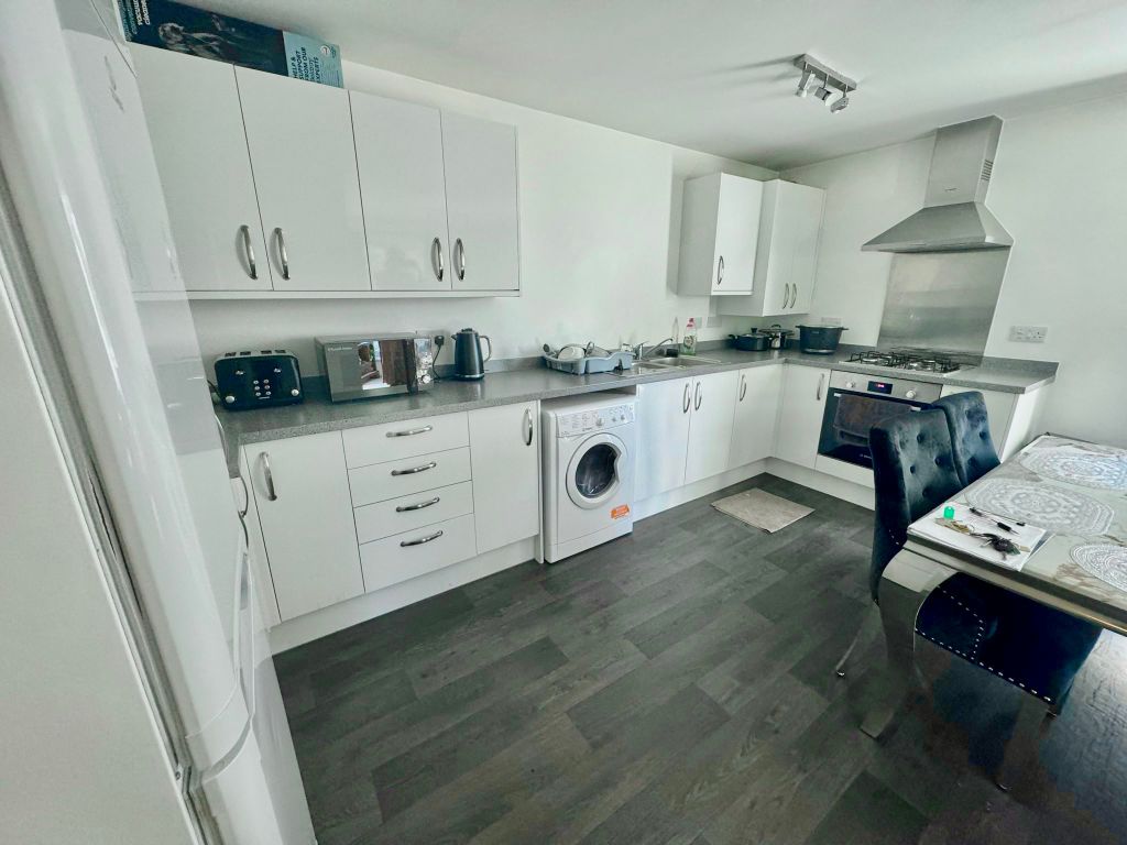 Property photo 2 of 8 Kitchen