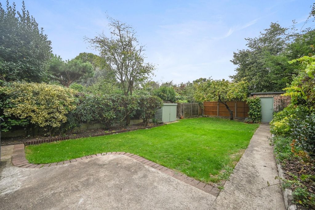 Property photo 2 of 15 Rcfbl= Hale Gardens- Garden 4 (1).Jpg