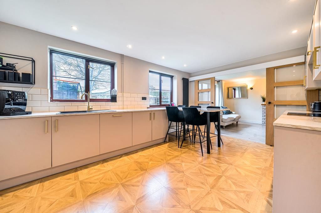 Property photo 2 of 19 Kitchen