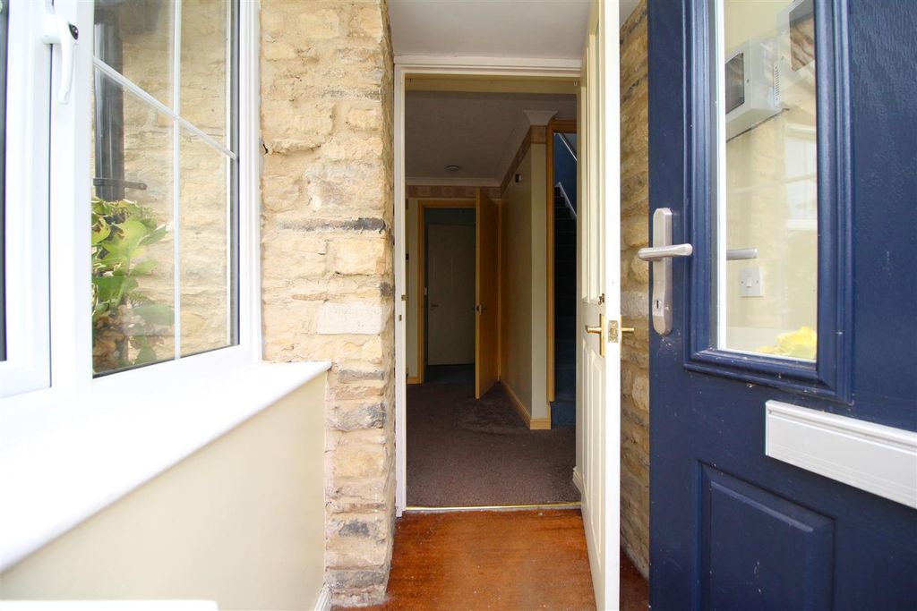 Property photo 2 of 12 Porch.Jpg