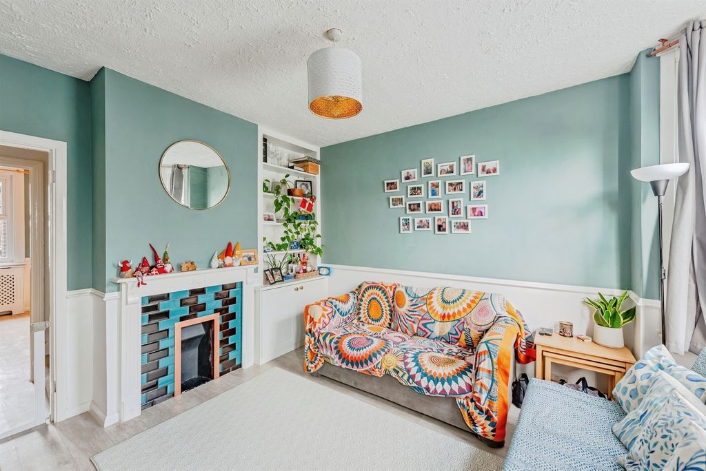 Property photo 2 of 16