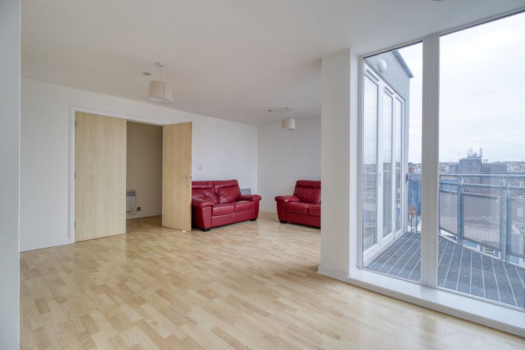 Property photo 2 of 8 Lounge Diner - Ewemove Swindon South