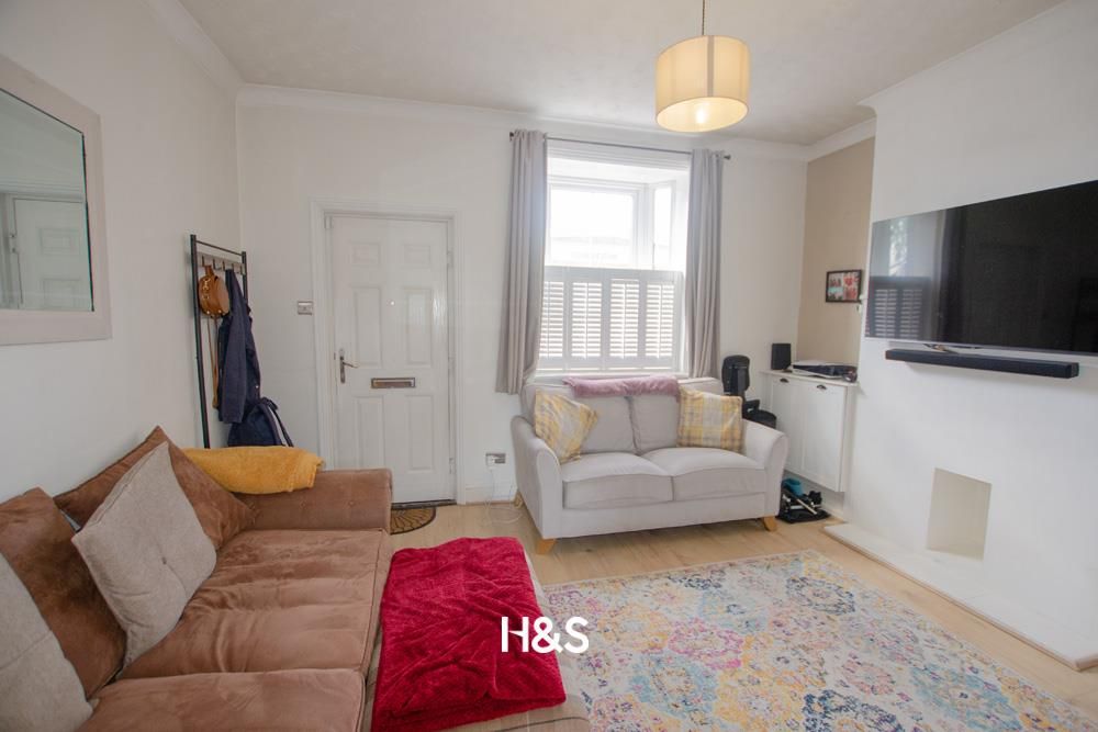 Property photo 3 of 10 43 Reddicap - Lounge2.Jpg