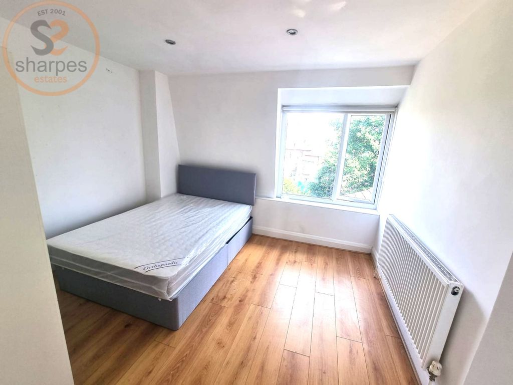 Property photo 3 of 8 c