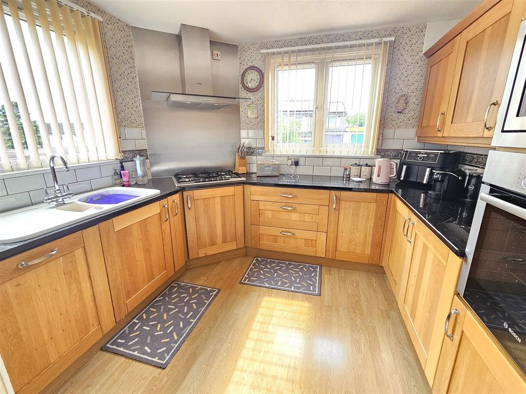 Property photo 3 of 25 Kitchen.Jpg