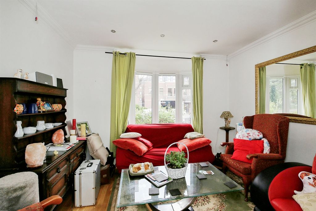 Property photo 2 of 12