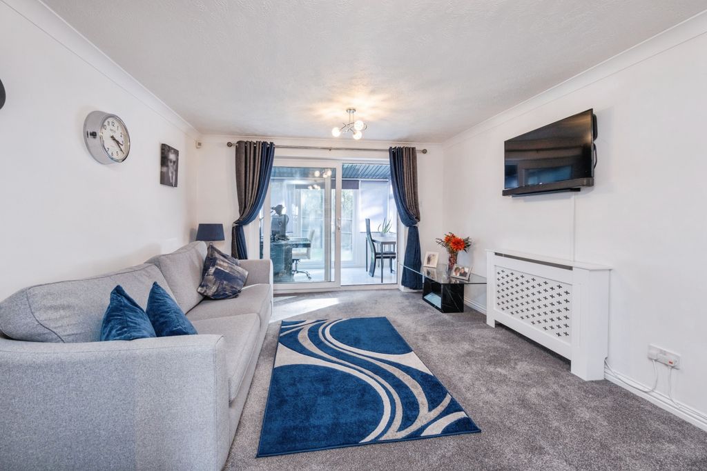 Property photo 2 of 20