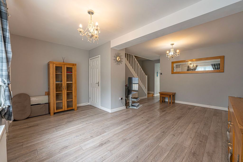 Property photo 3 of 36