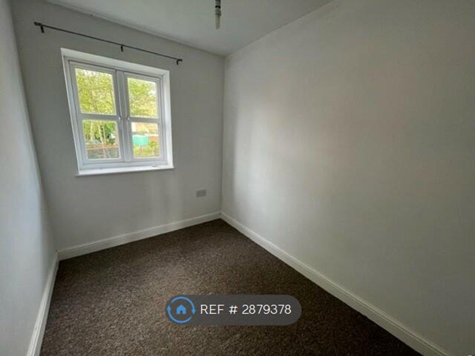 Property photo 3 of 6 3rd Bedroom