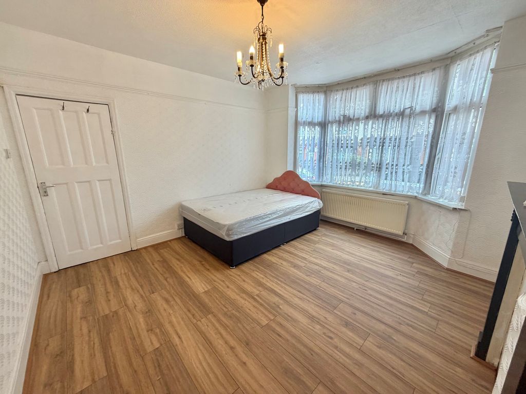 Property photo 3 of 16 Image