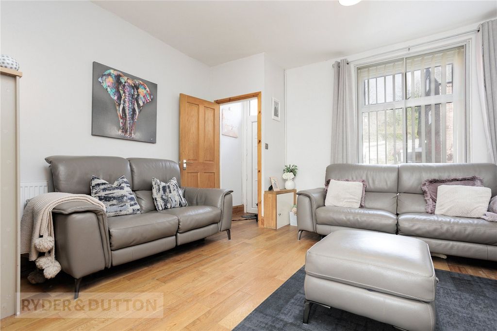 Property photo 2 of 24 Lounge