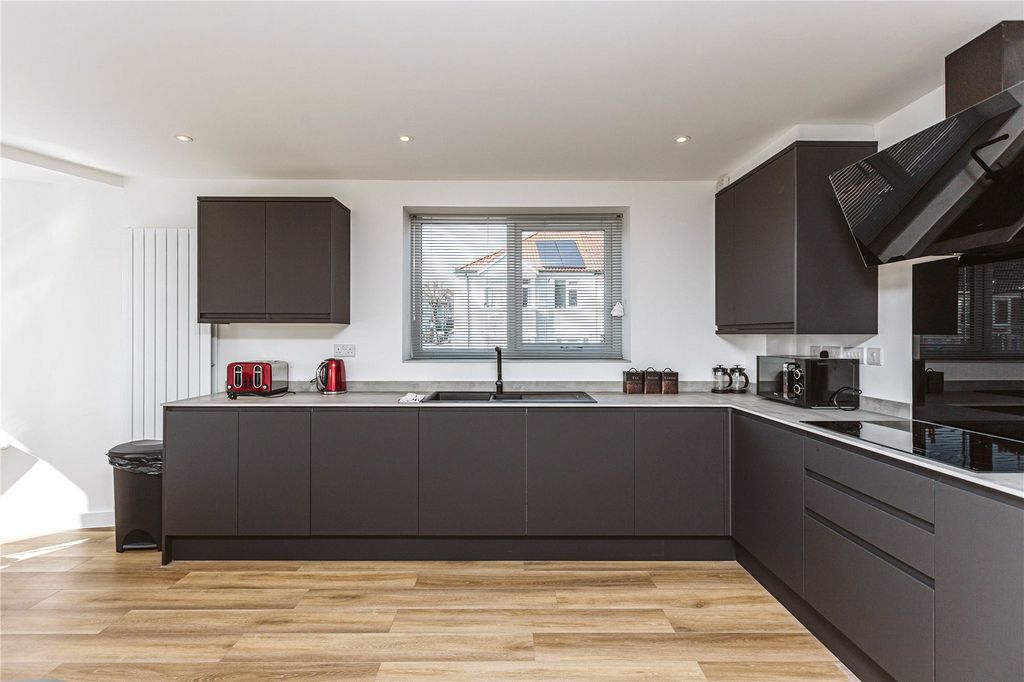 Property photo 3 of 11 Kitchen Area