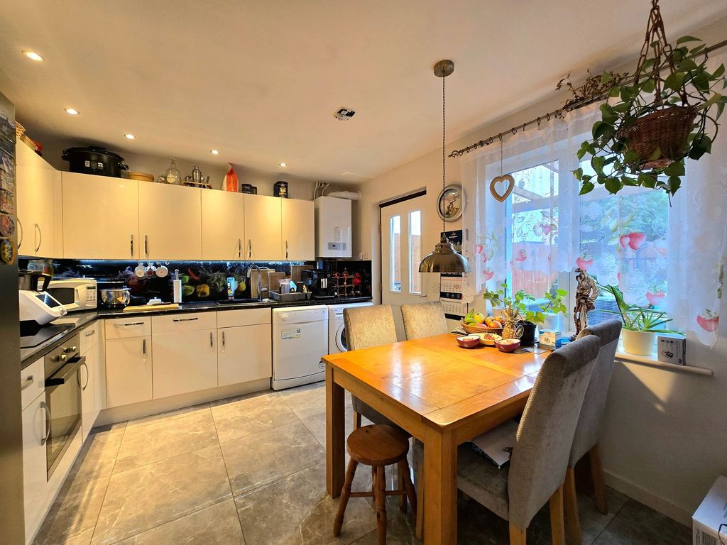 Property photo 3 of 18 Kitchen/Diner