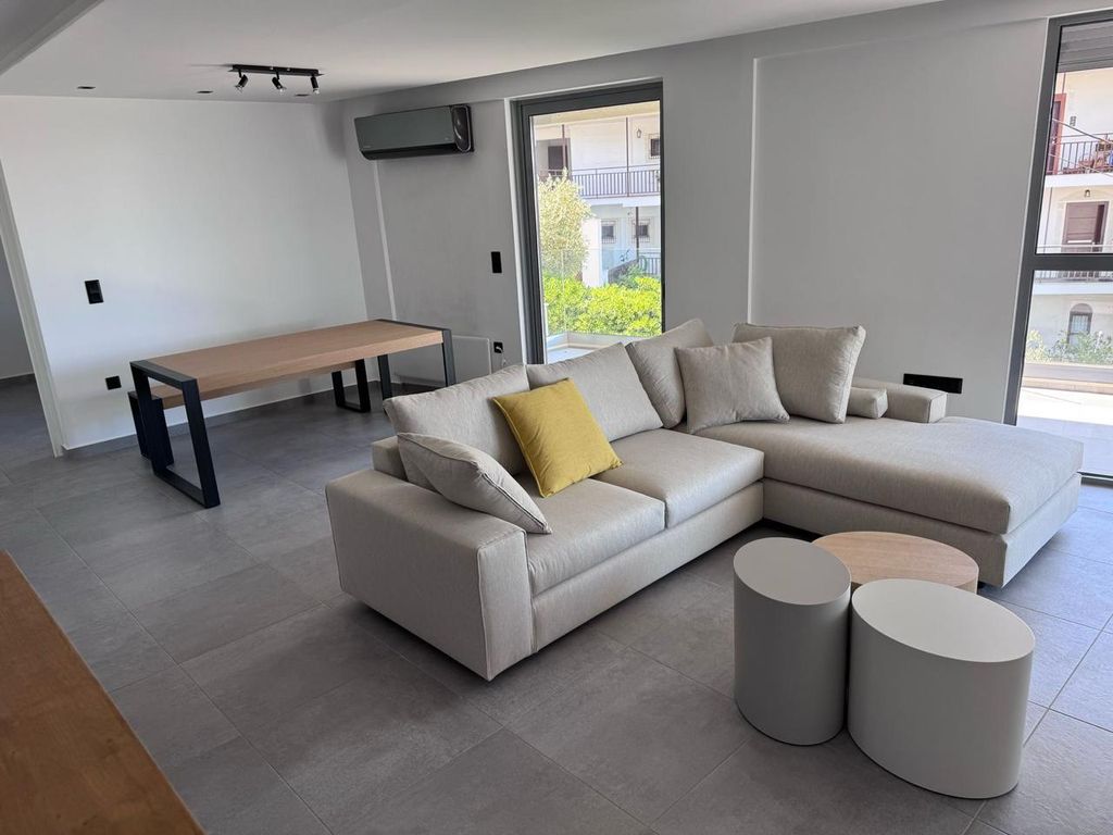 Property photo 2 of 26