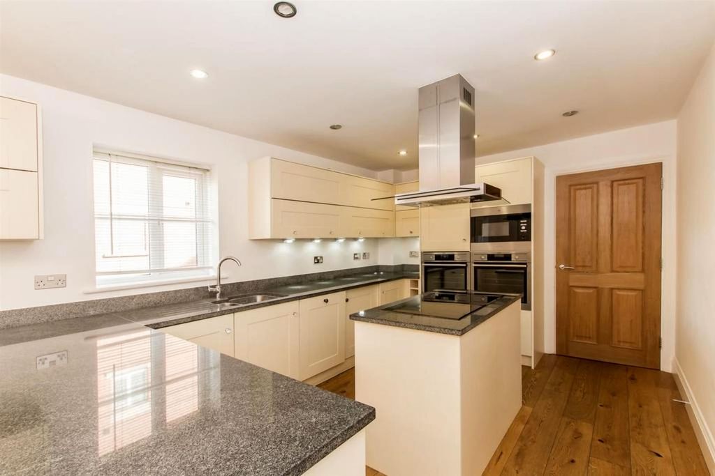 Property photo 2 of 18 Kitchen Family Room