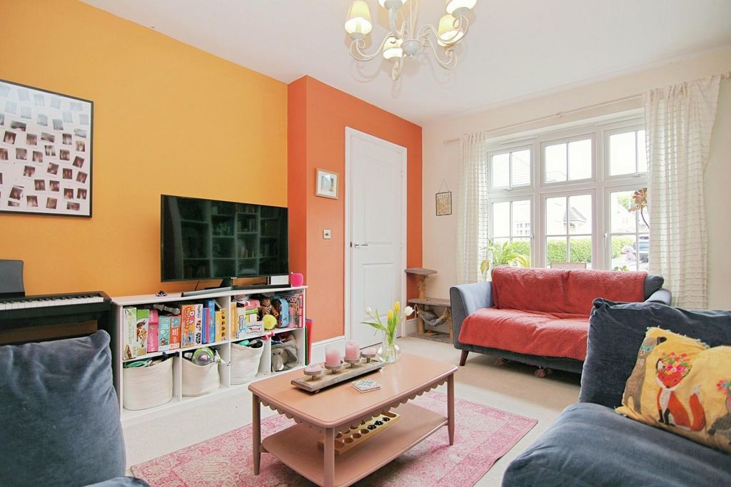 Property photo 3 of 19 Living Room