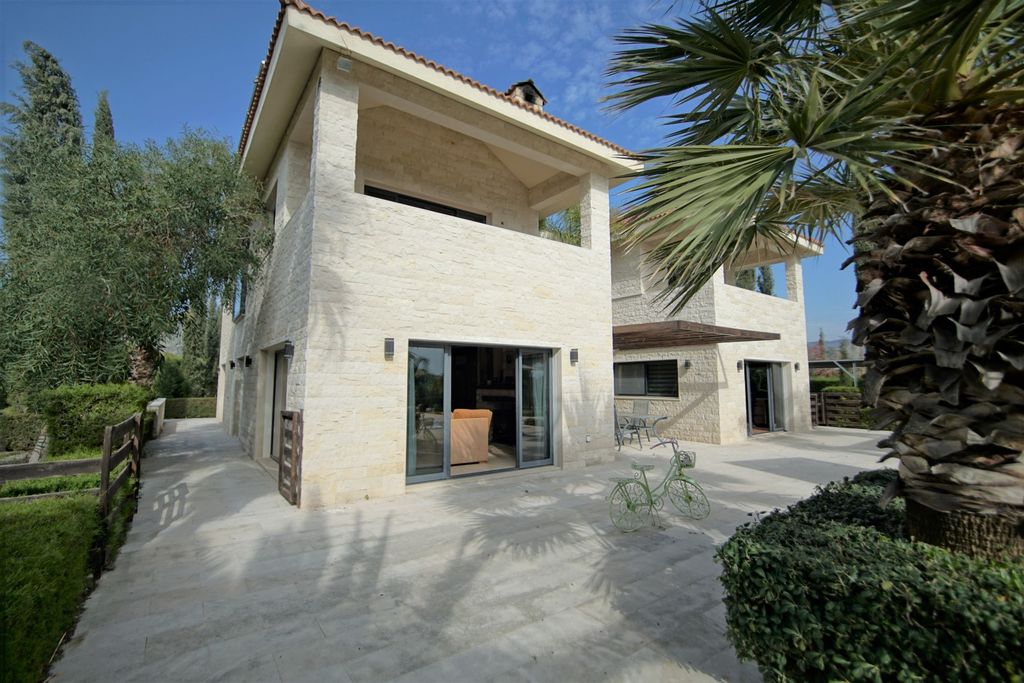 Property photo 2 of 23