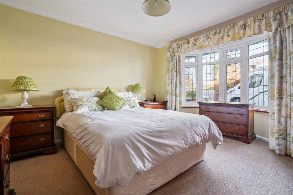Additional image 10 of 3 bed detached bungalow for salePulens Crescent, Petersfield GU31