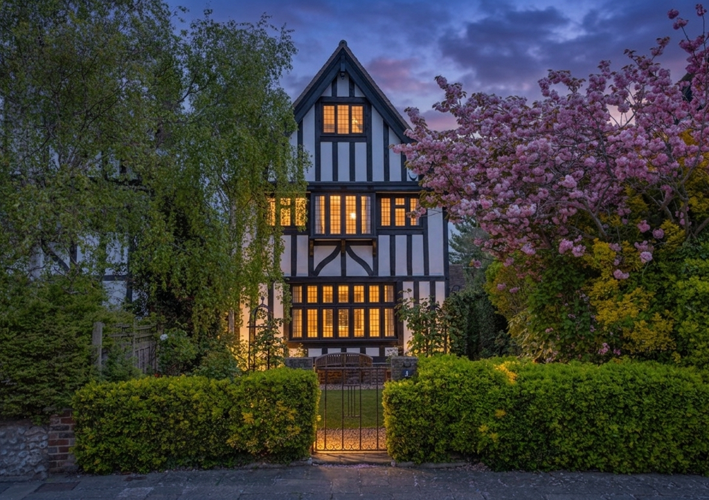 Property photo 1 of 23