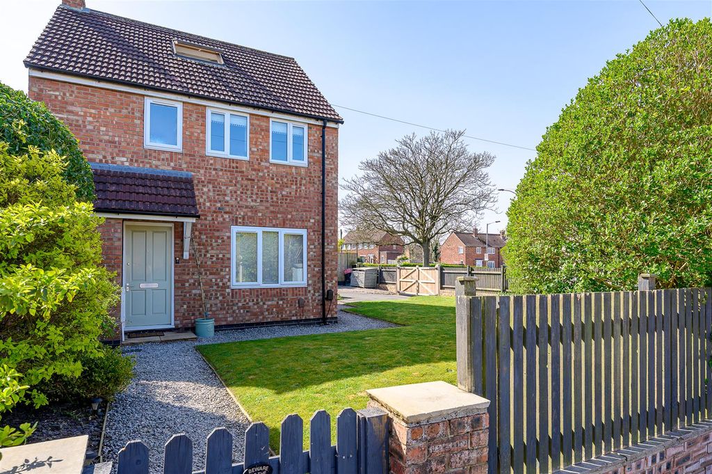 Property photo 1 of 20 External