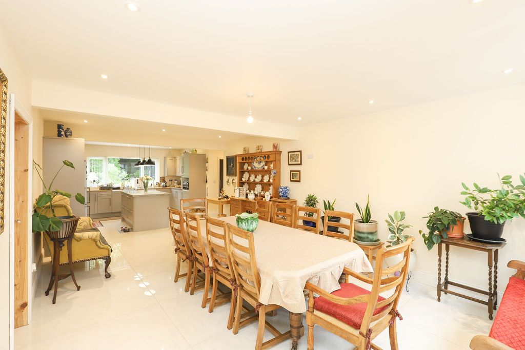 Property photo 2 of 29