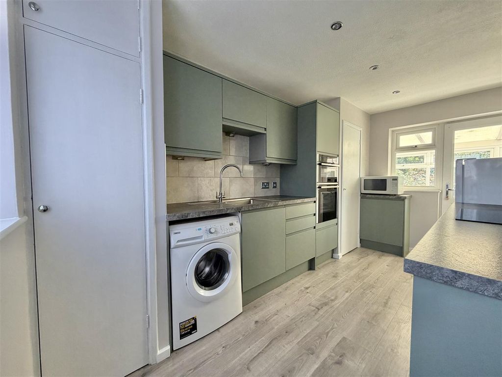 Property photo 2 of 15 Kitchen
