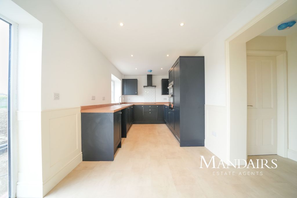 Property photo 1 of 36