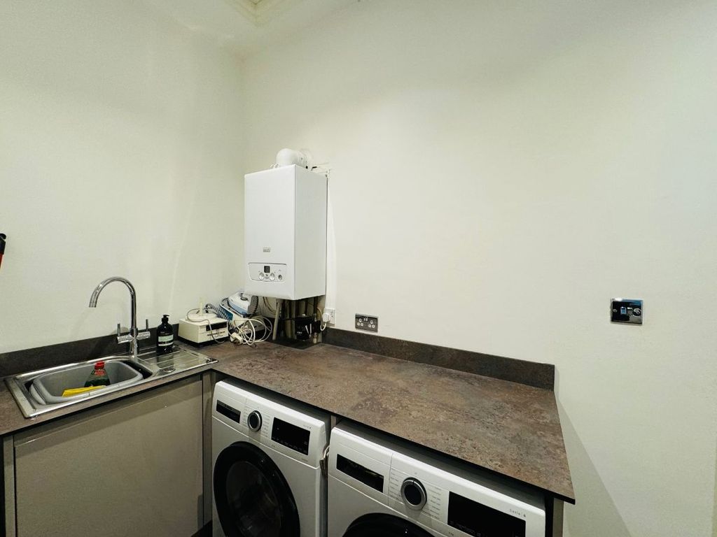 Property photo 2 of 39