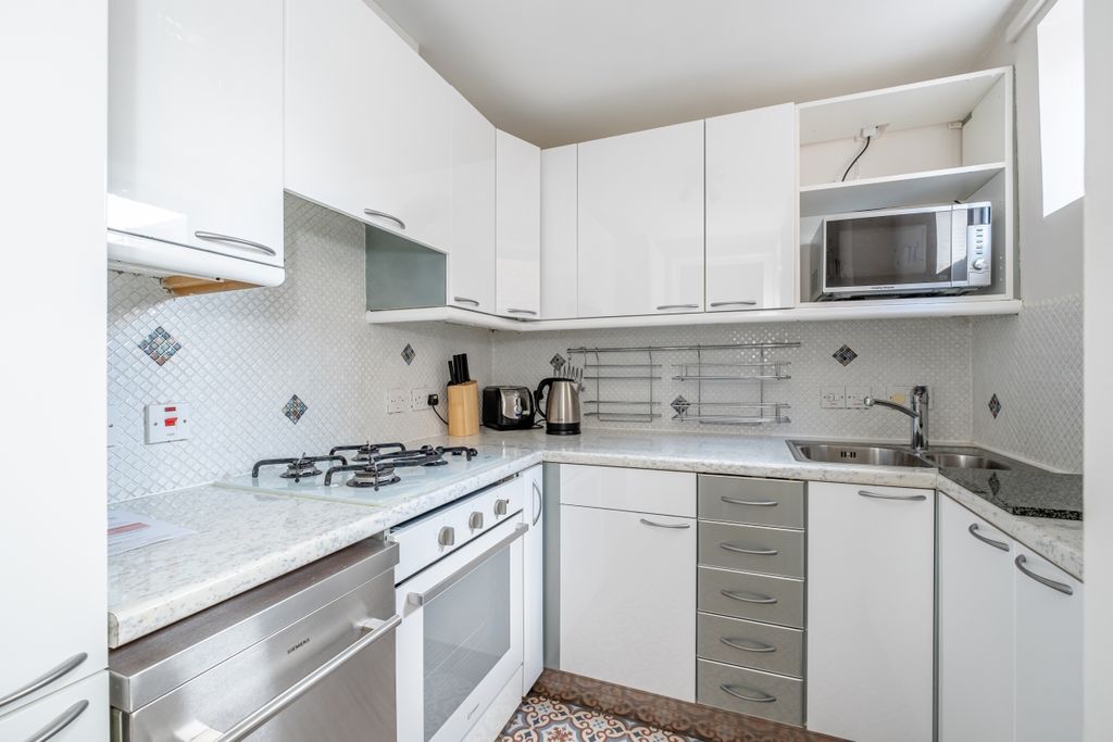 Property photo 2 of 11 Kitchen
