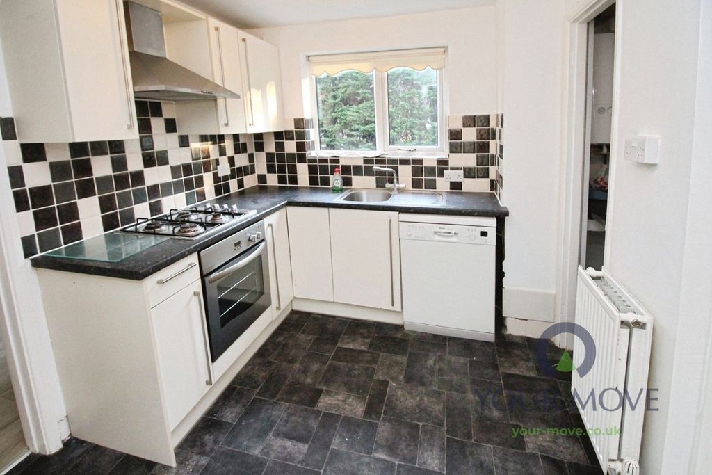 Property photo 3 of 19 Kitchen