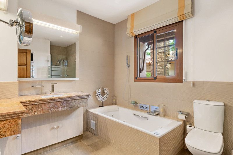 Property photo 2 of 43