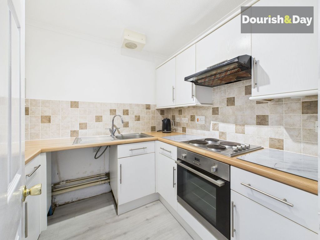 Property photo 3 of 9 Kitchen