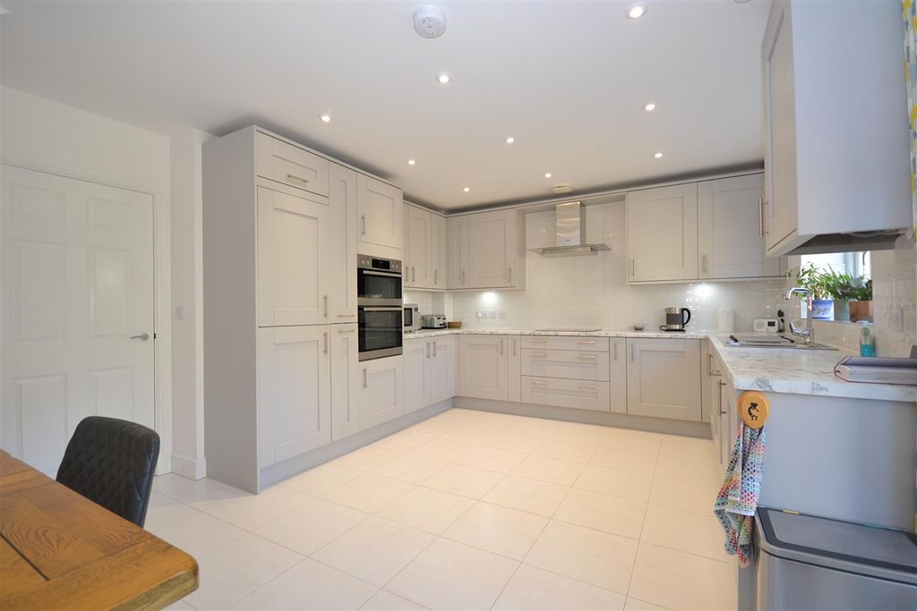 Property photo 2 of 15 0018.Png