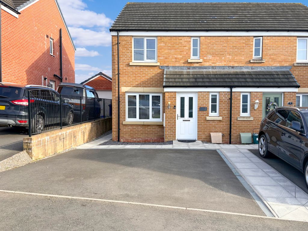 Property photo 1 of 25