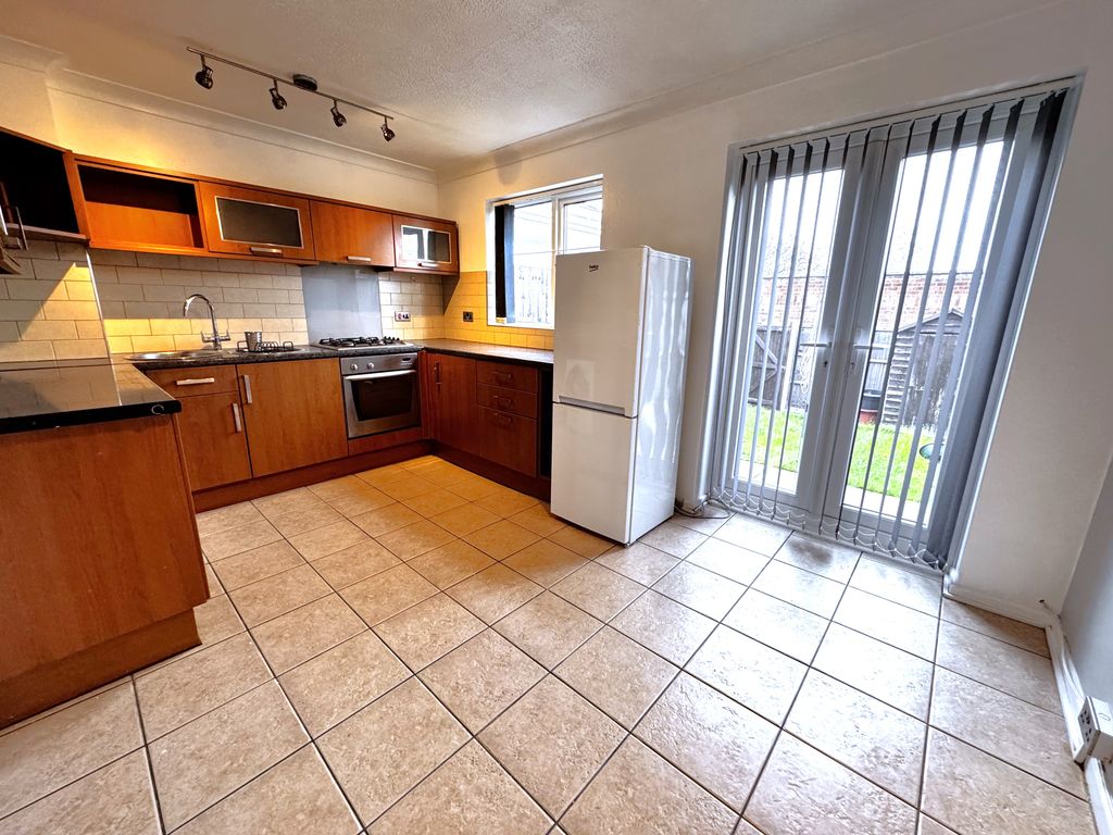 Property photo 2 of 11 Kitchen