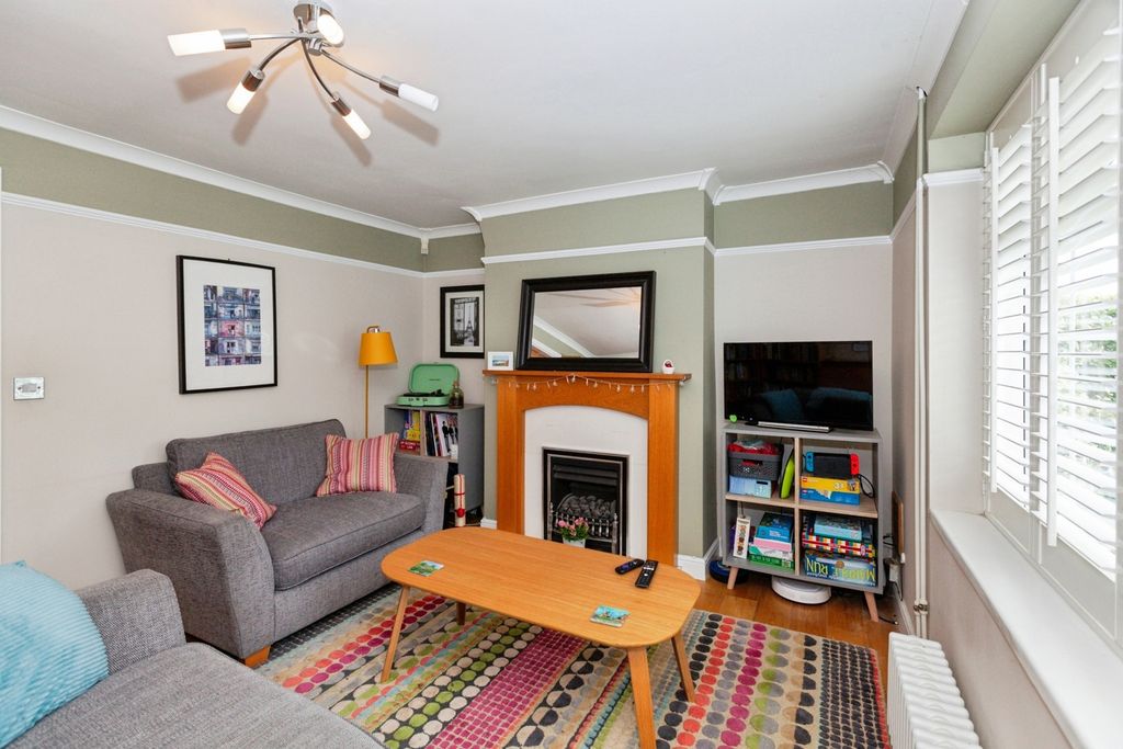 Property photo 3 of 17 Living Room