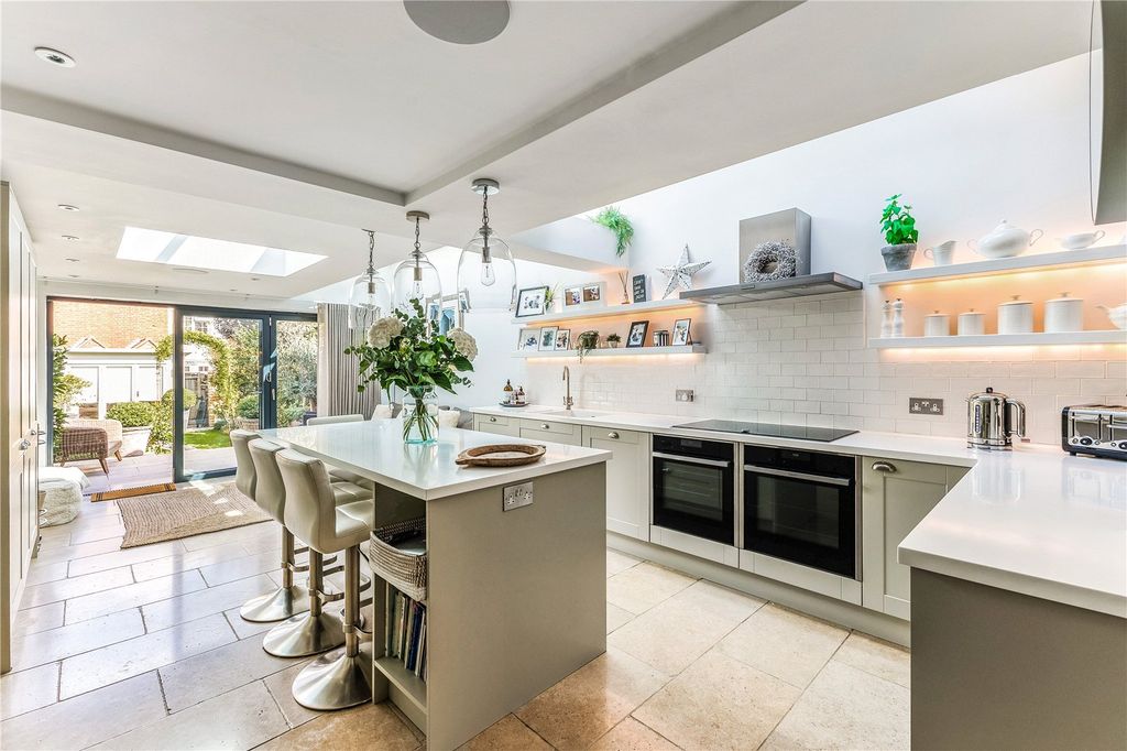 Property photo 3 of 14 Kitchen